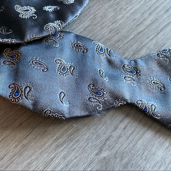 Men’s Silk Neiman Marcus Bow Tie - Picture 6 of 8
